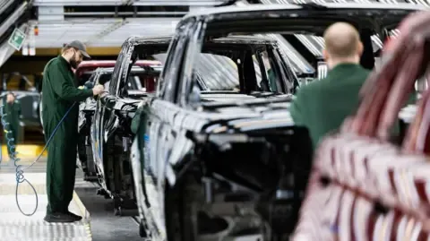 JLR Supply Chain Staff Allegedly Told to Apply for Universal Credit, Union States