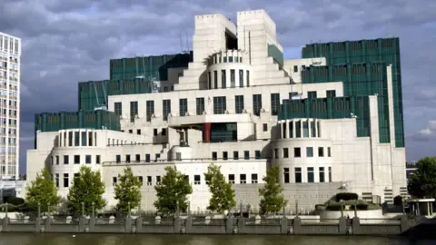 MI6 Launches Deep Web Platform to Lure Intelligence Sources in the Russian Federation